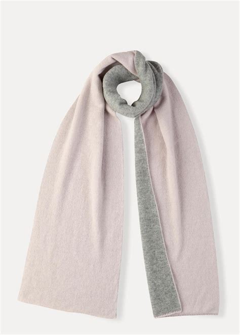 Reversible Cashmere Scarf in Shrew 